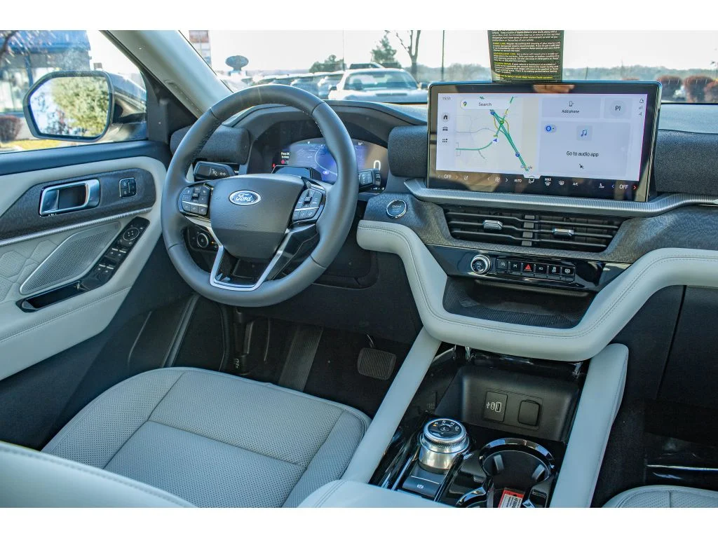 New 2026 Star White Metallic Tri-Coat Ford Platinum image 17