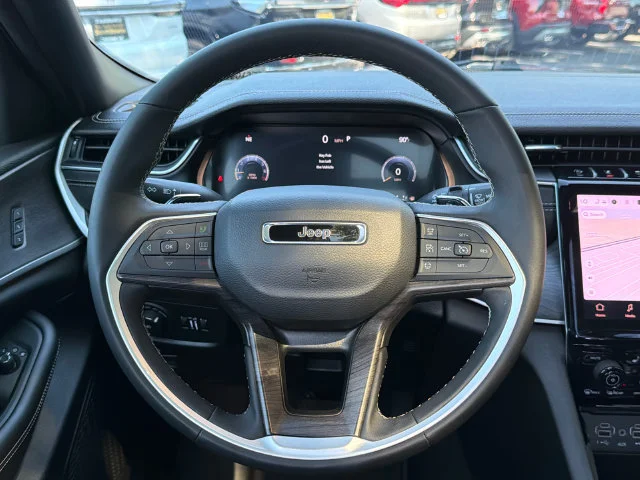 Used 2025 Silver Jeep Limited 4x2 image 24