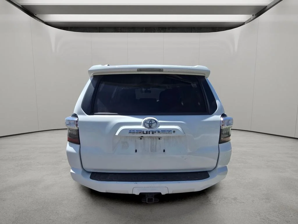 Used 2014 Super White Toyota SR5 image 4