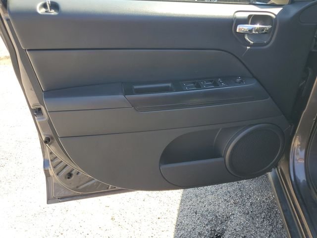 Used 2014 Gray Jeep Sport image 8