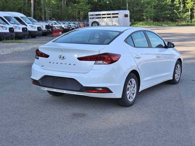 Used 2020 White Hyundai SE image 6
