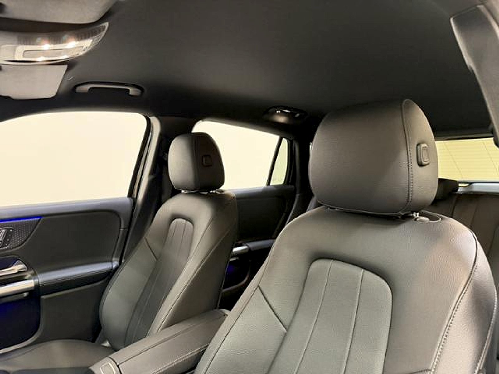 Used 2025 Cirrus Silver Metallic Mercedes-Benz 4MATIC® image 8