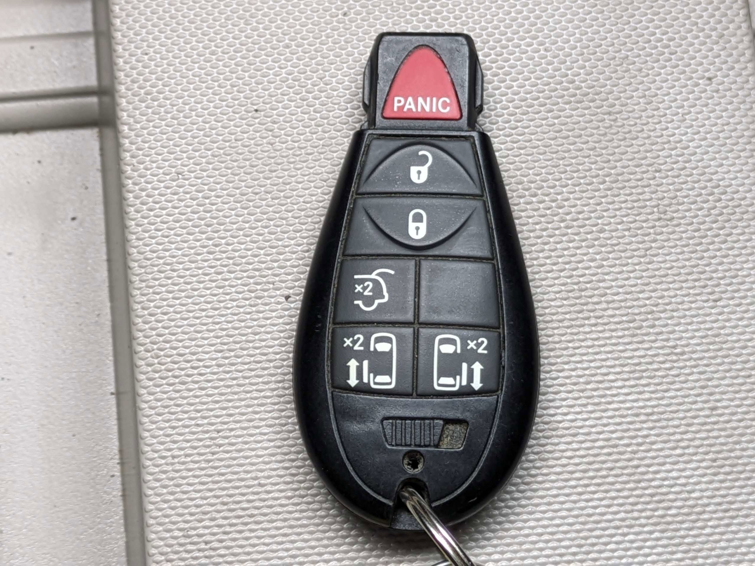 Used 2014 Silver Chrysler Touring image 31