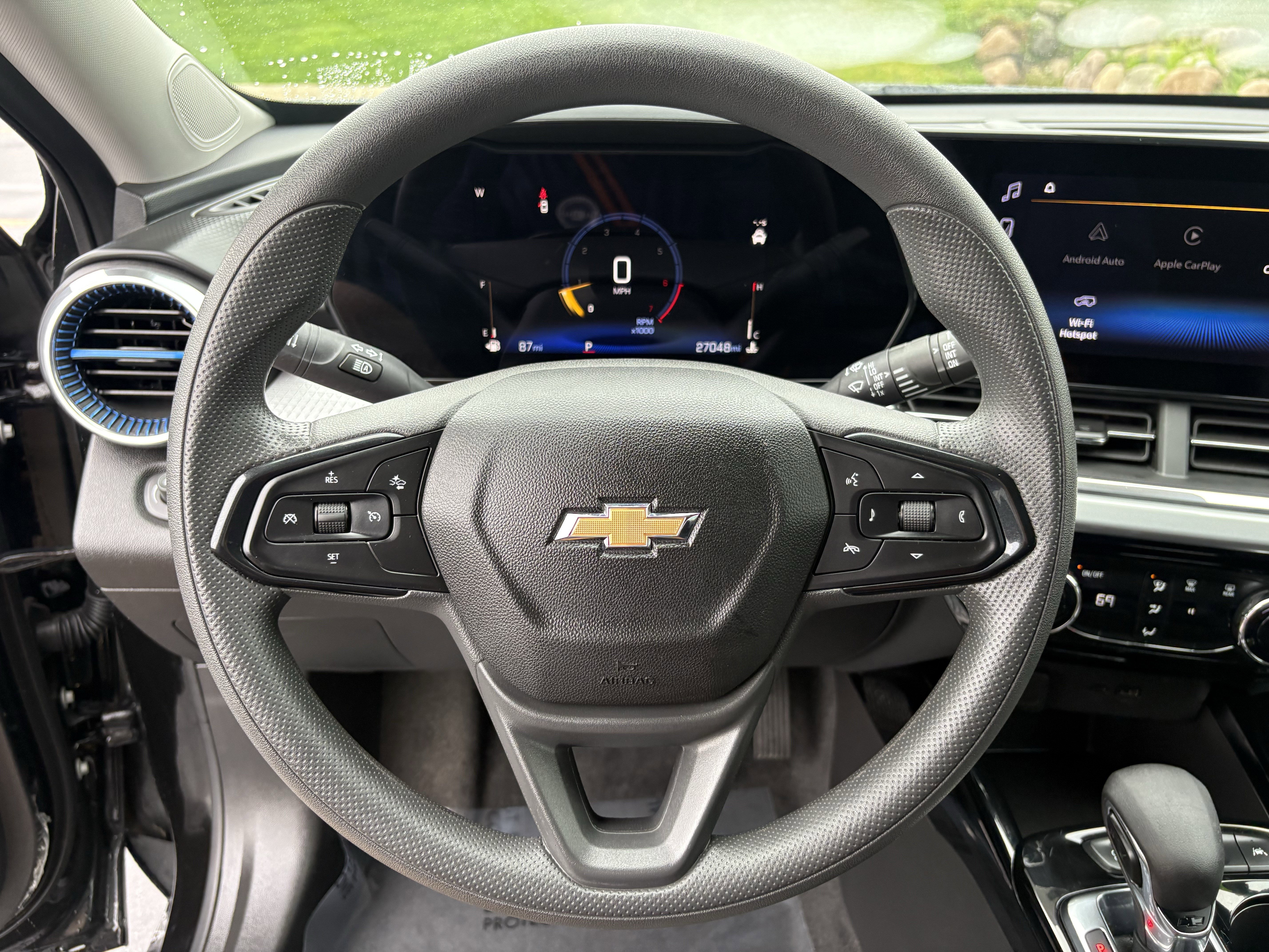 Used 2025 Mosaic Black Metallic Chevrolet LT image 13