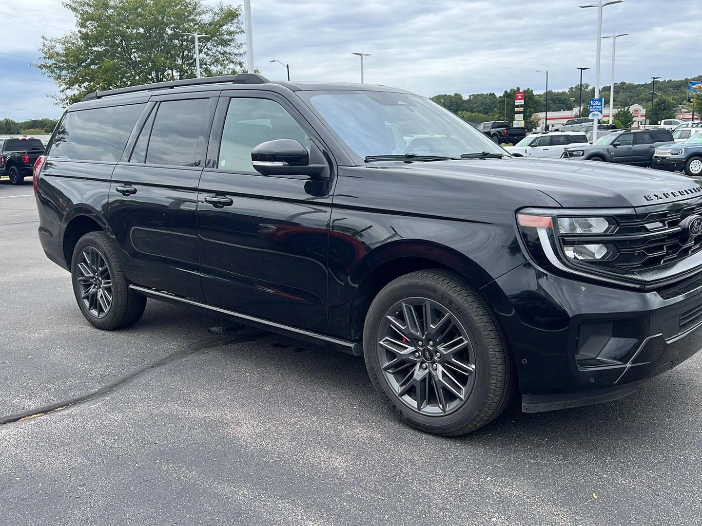 Used 2025 Agate Black Ford Platinum image 3