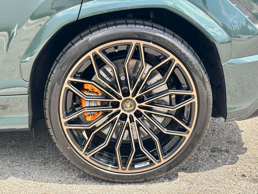 New 2026 Vl/Verde Lares Lamborghini SE image 12