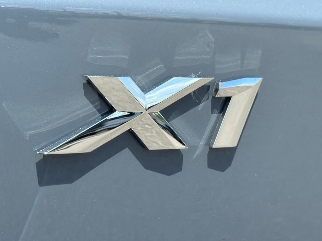 Used 2025  BMW xDrive28i image 11