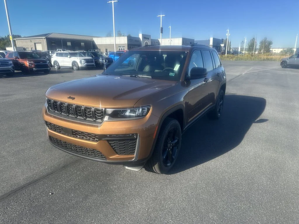 New 2027 Copper Shino Metallic Clearcoat Jeep Limited image 4
