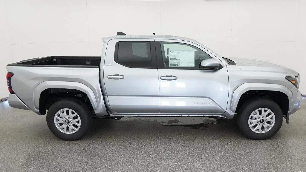 2026 Toyota Tacoma SR5 - Photo 19