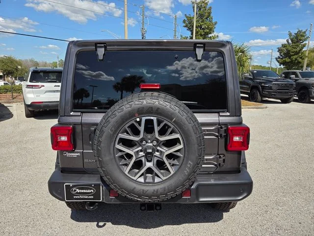 New 2026 Granite Crystal Metallic Clear-Coat Exterior Paint Jeep Sahara image 14
