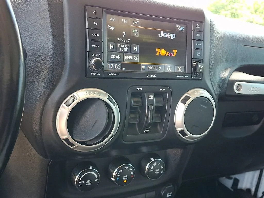 Used 2018 Bright White Clearcoat Jeep Sahara image 24