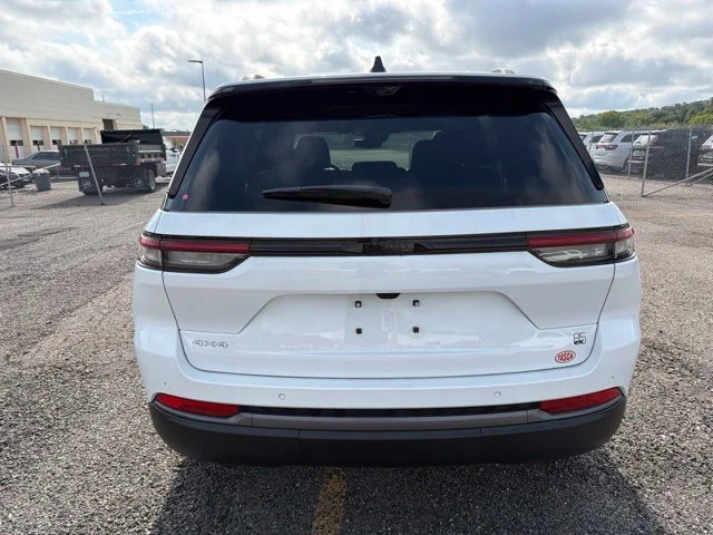 New 2026 White Jeep  image 4