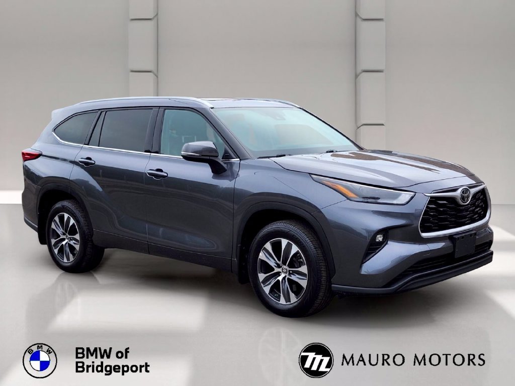 Used 2022 Gray Toyota XLE image 8