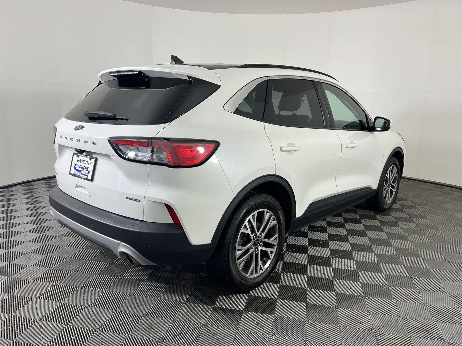 Used 2022 Star White Metallic Tri-Coat Ford SEL image 3