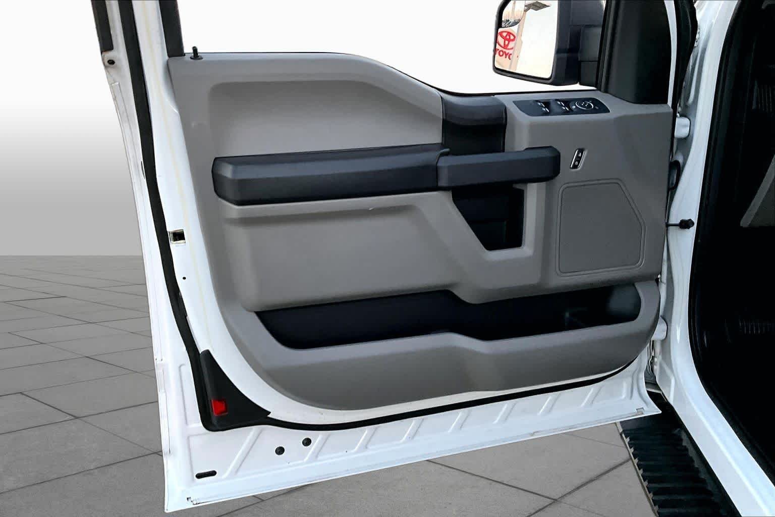 Used 2018 Oxford White Ford XL image 22