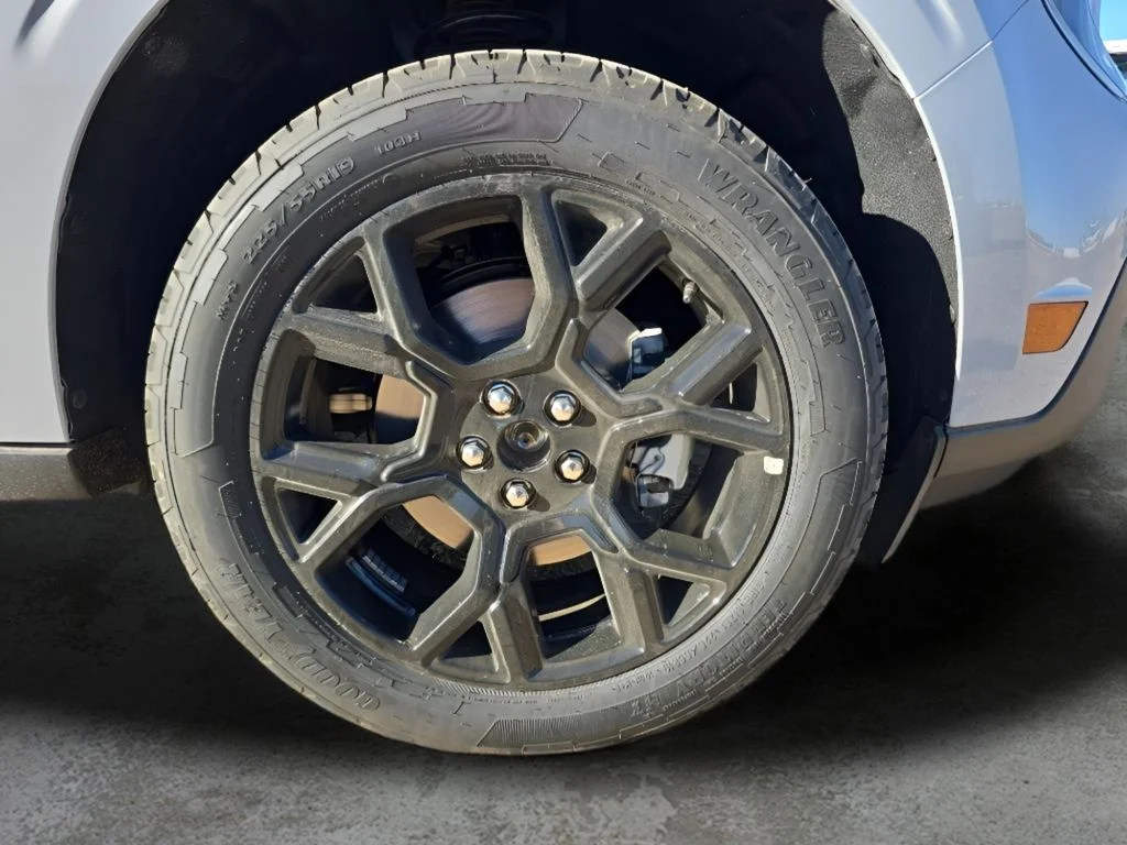 New 2026 Space White Metallic Ford XLT image 39