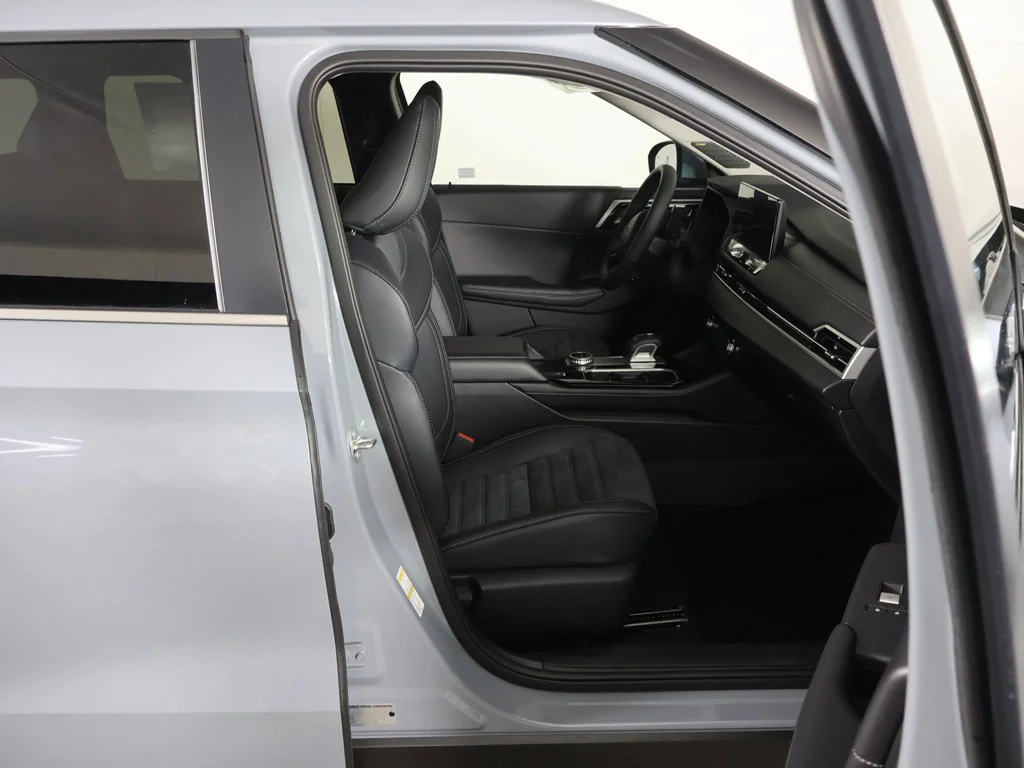 New 2026 Gray Mitsubishi SE image 31