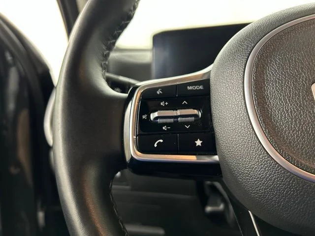 Used 2025  Kia EX image 9