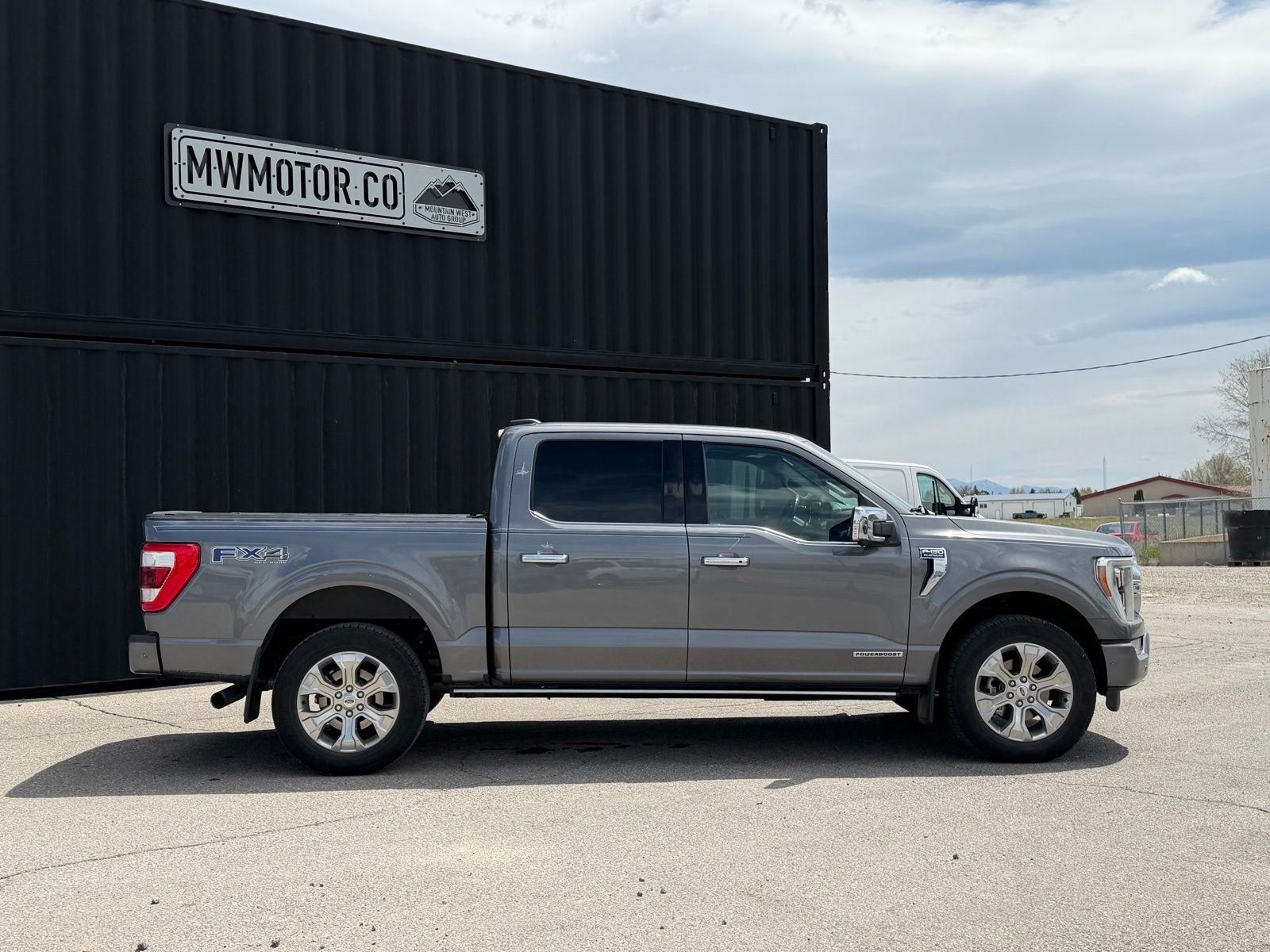 View vehicle photo 3