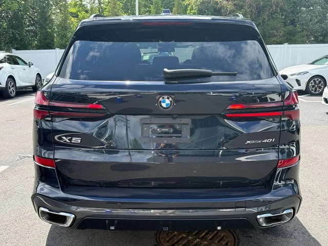 Certified Used 2024 Carbon Black Metallic BMW xDrive40i image 5
