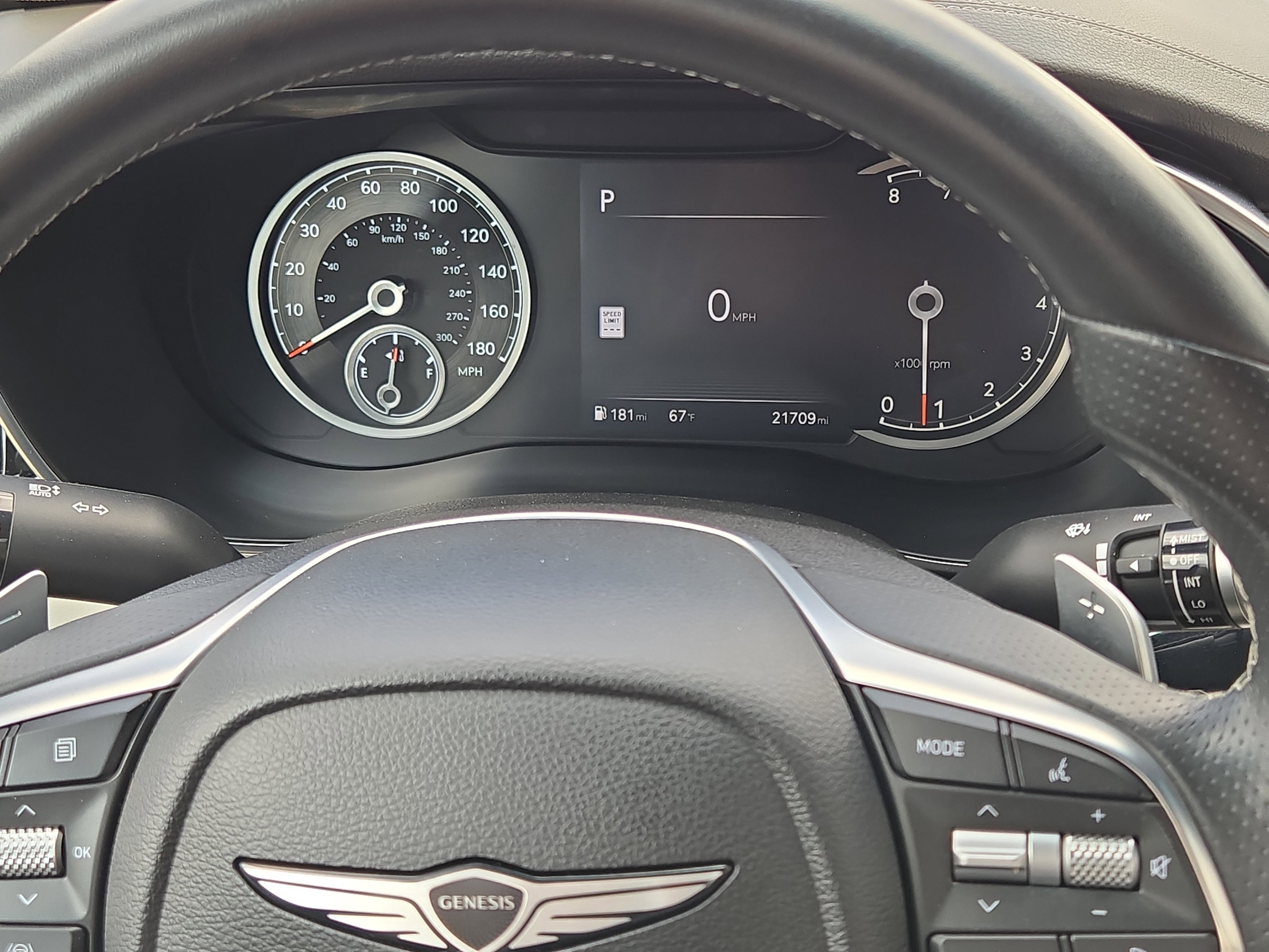 2025 GENESIS G70 Standard - Photo 26