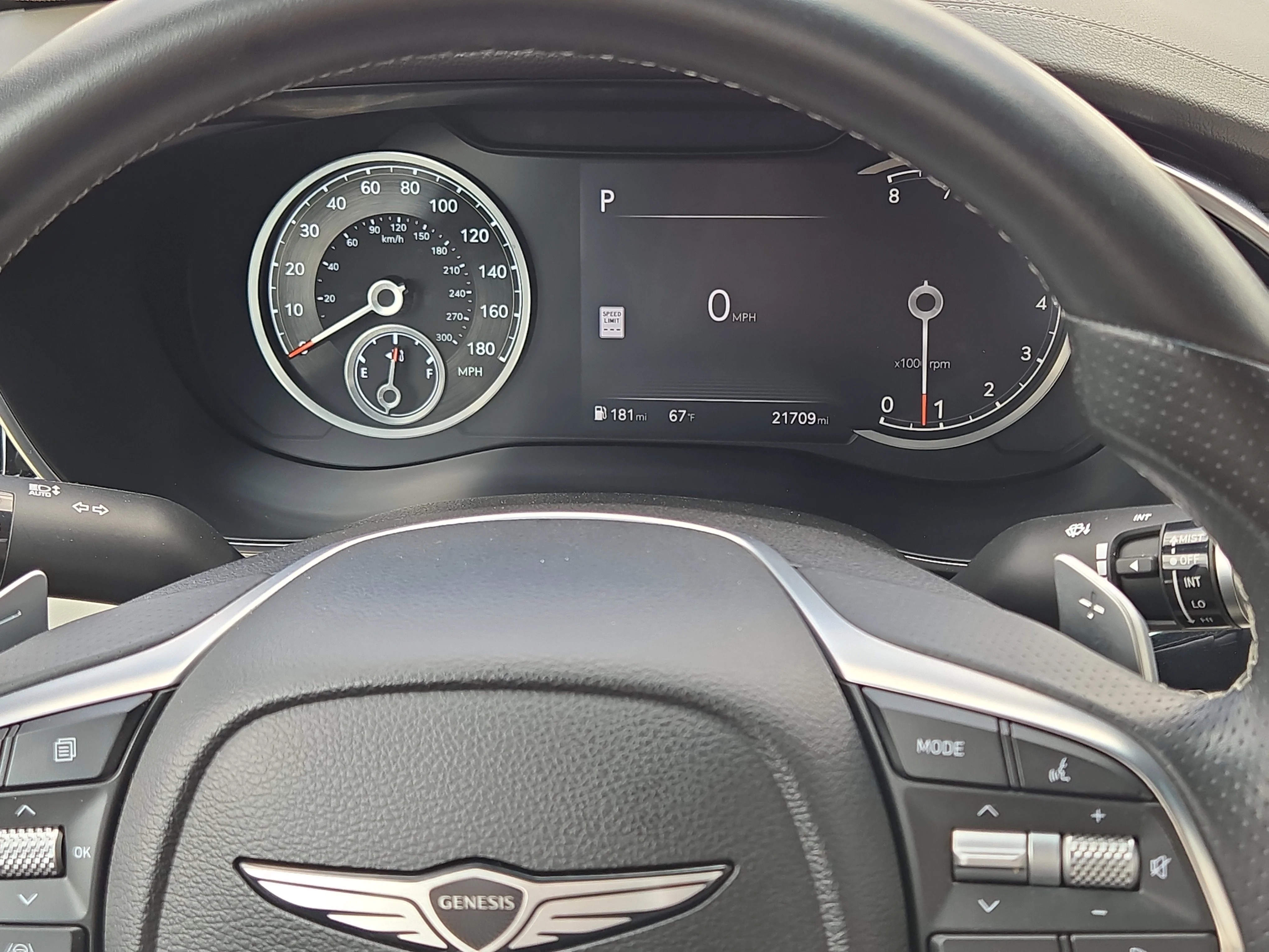 2025 GENESIS G70 Standard - Photo 26