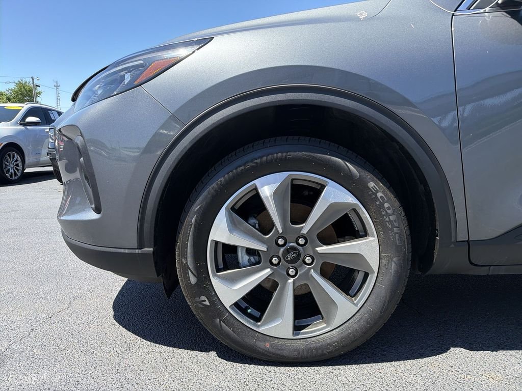 Used 2025  Ford Platinum image 16