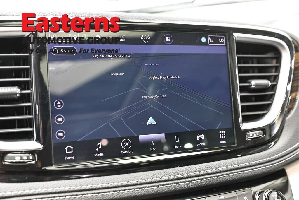 Used 2023 White Chrysler Limited image 22