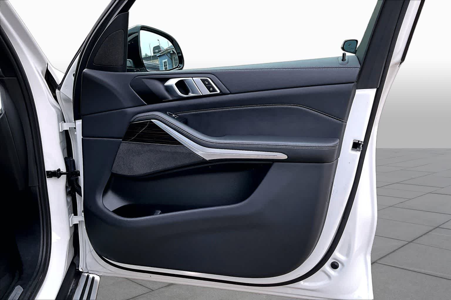 Used 2023 Alpine White BMW sDrive40i image 23