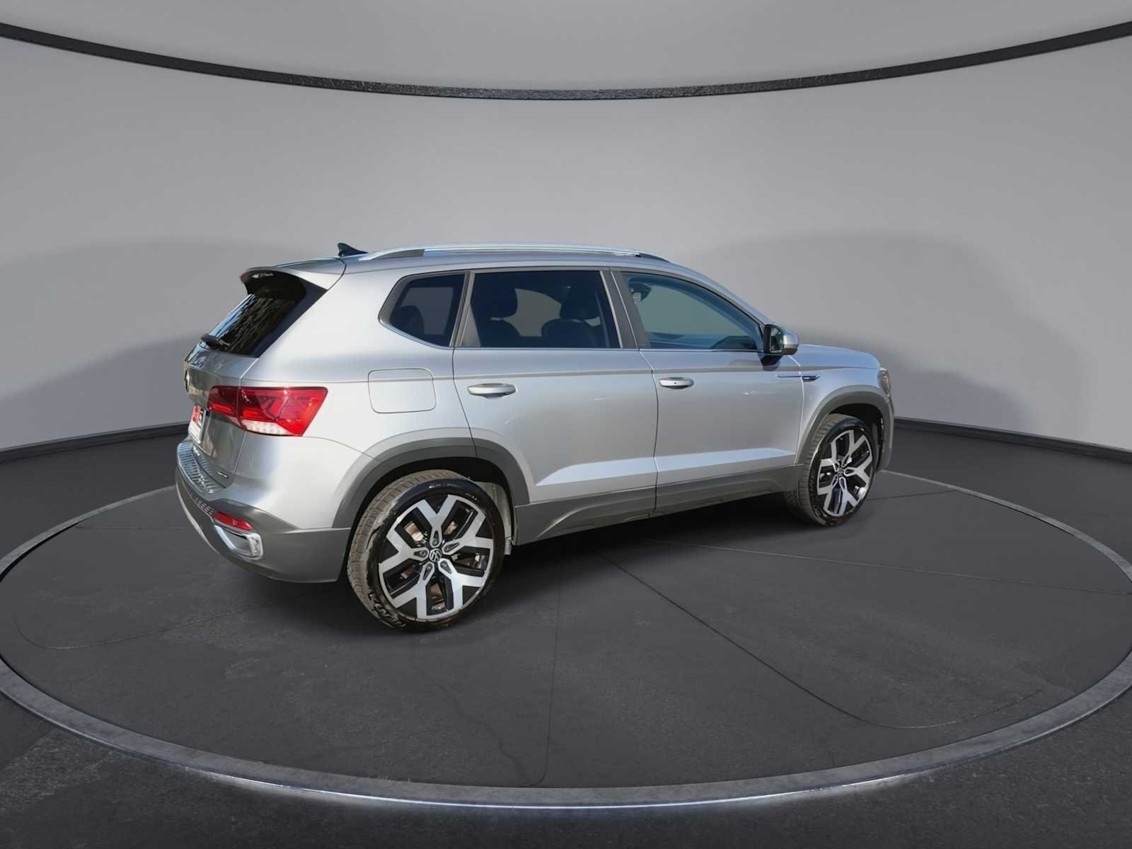 Used 2022 Pyrite Silver Metallic Volkswagen SEL image 8