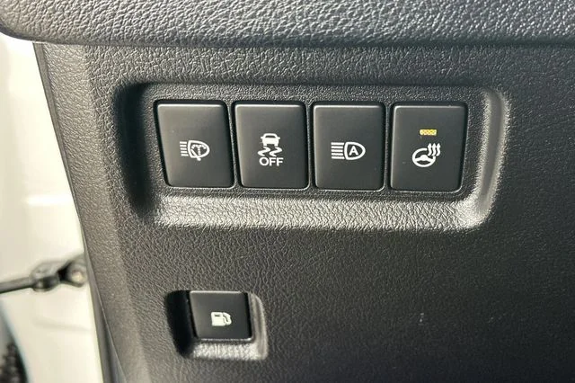 Used 2022  Lexus 460 image 33