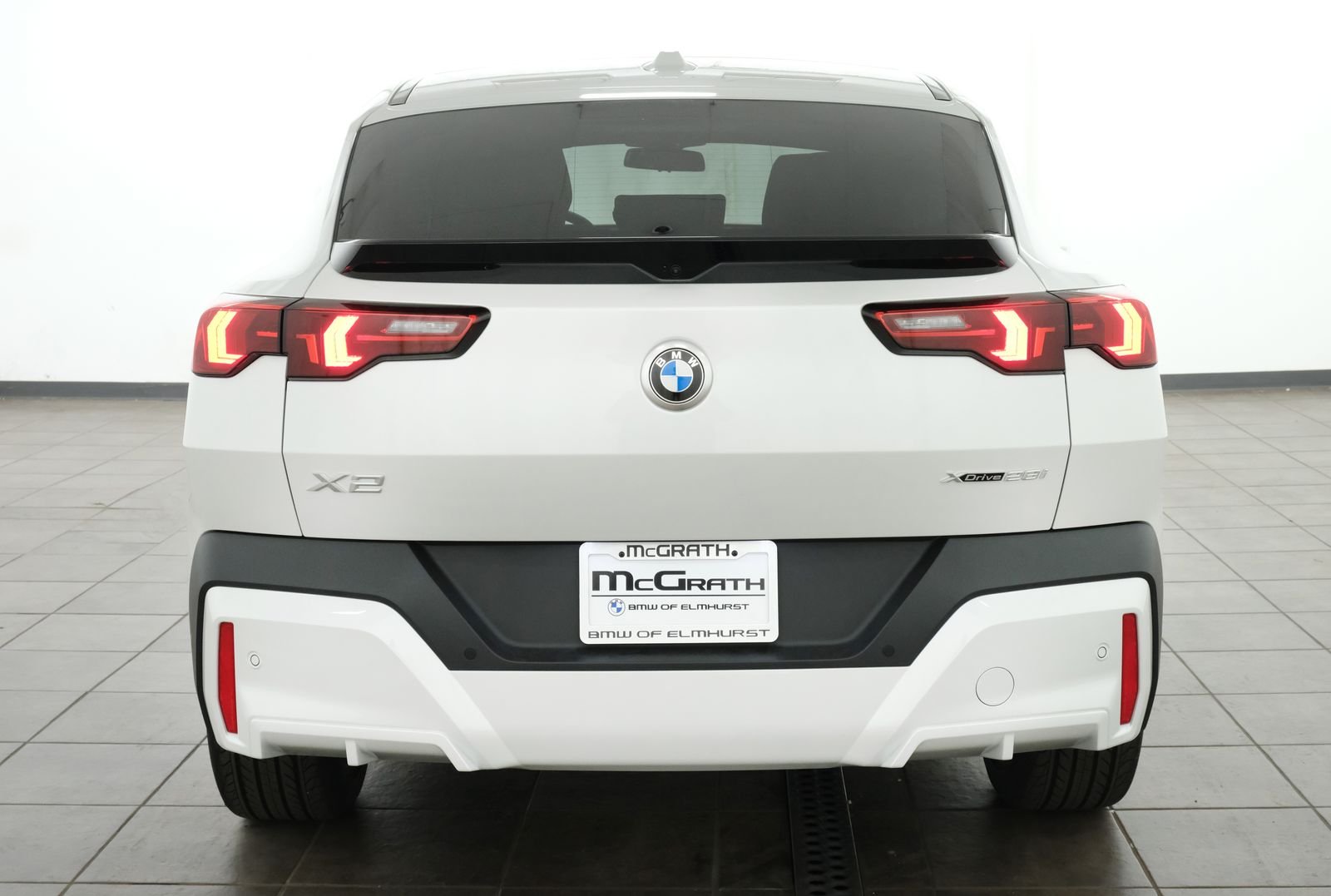 New 2026 Mineral White Metallic BMW xDrive28i image 4