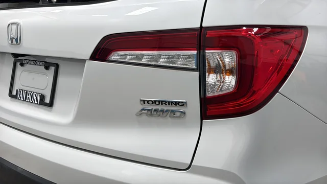 Used 2020 Platinum White Pearl Honda Touring image 41