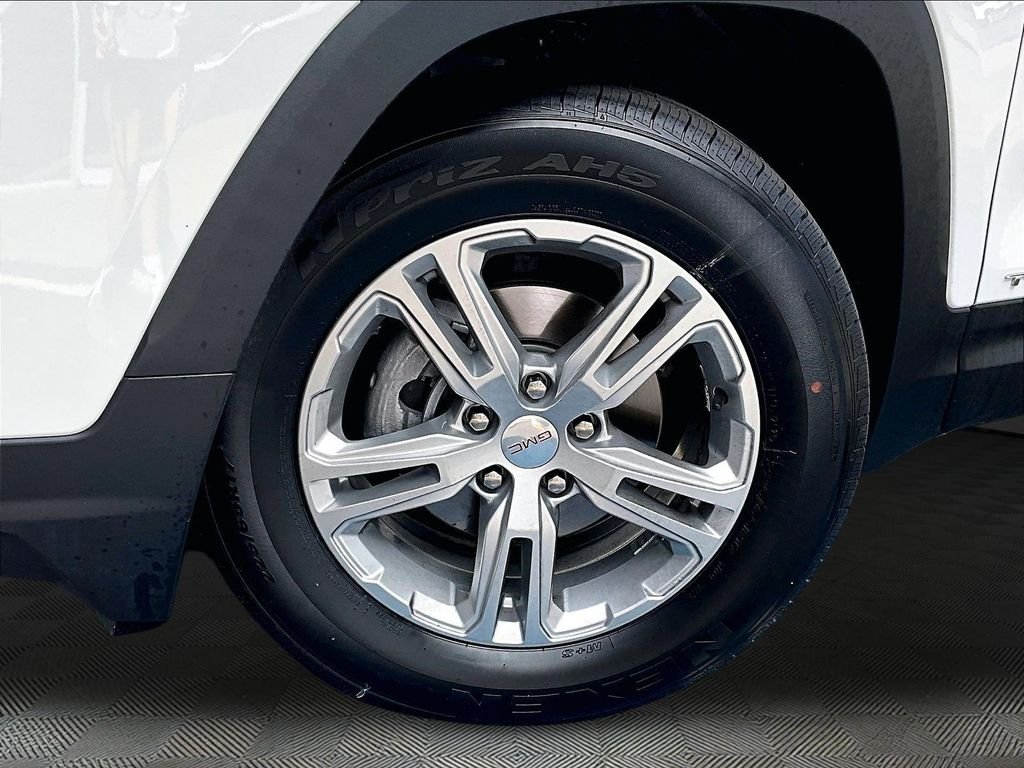 Used 2023 White GMC SLE image 28