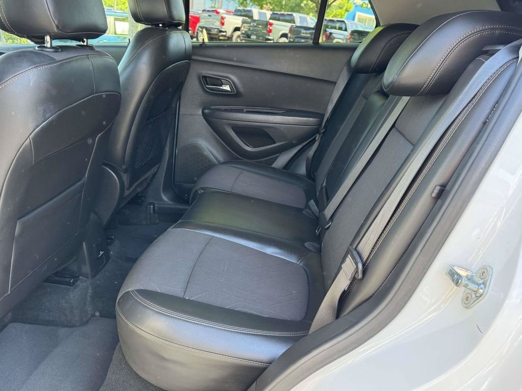 Used 2020 White Chevrolet LT image 18