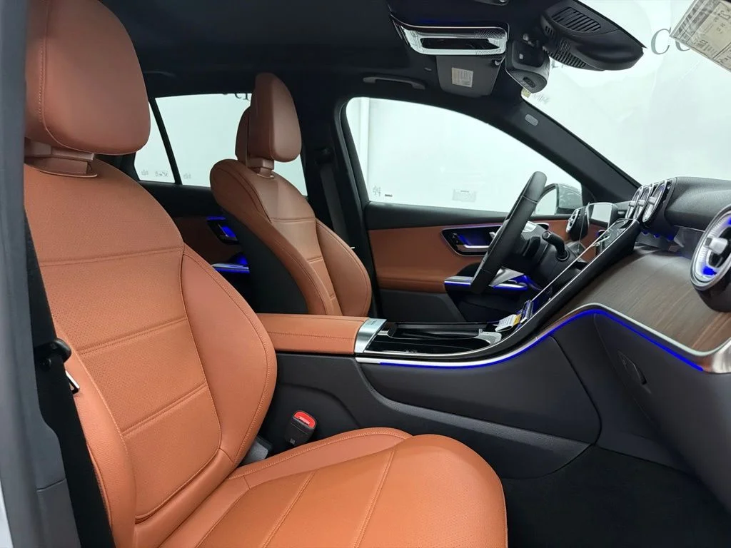 New 2027 White Mercedes-Benz GLC 300 image 32