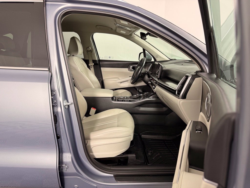 Used 2025 Silver Kia S image 19