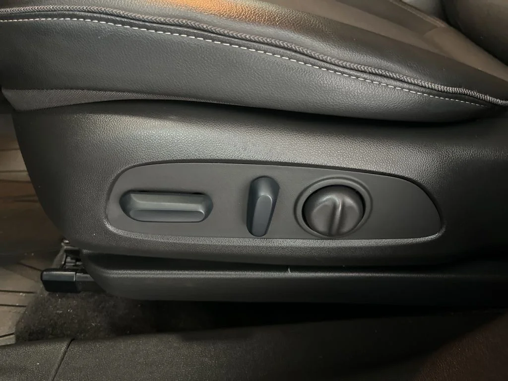 Used 2023 Black Buick Select image 20