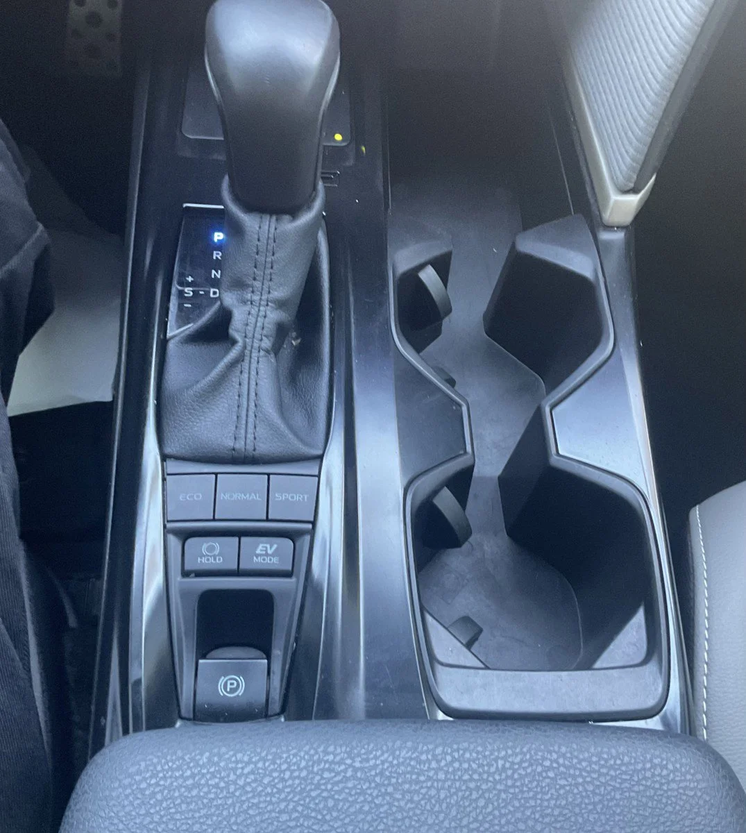 2025 Toyota Camry SE - Photo 23