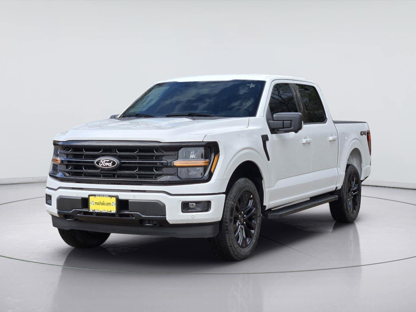 New 2026 Oxford White Ford XLT image 2