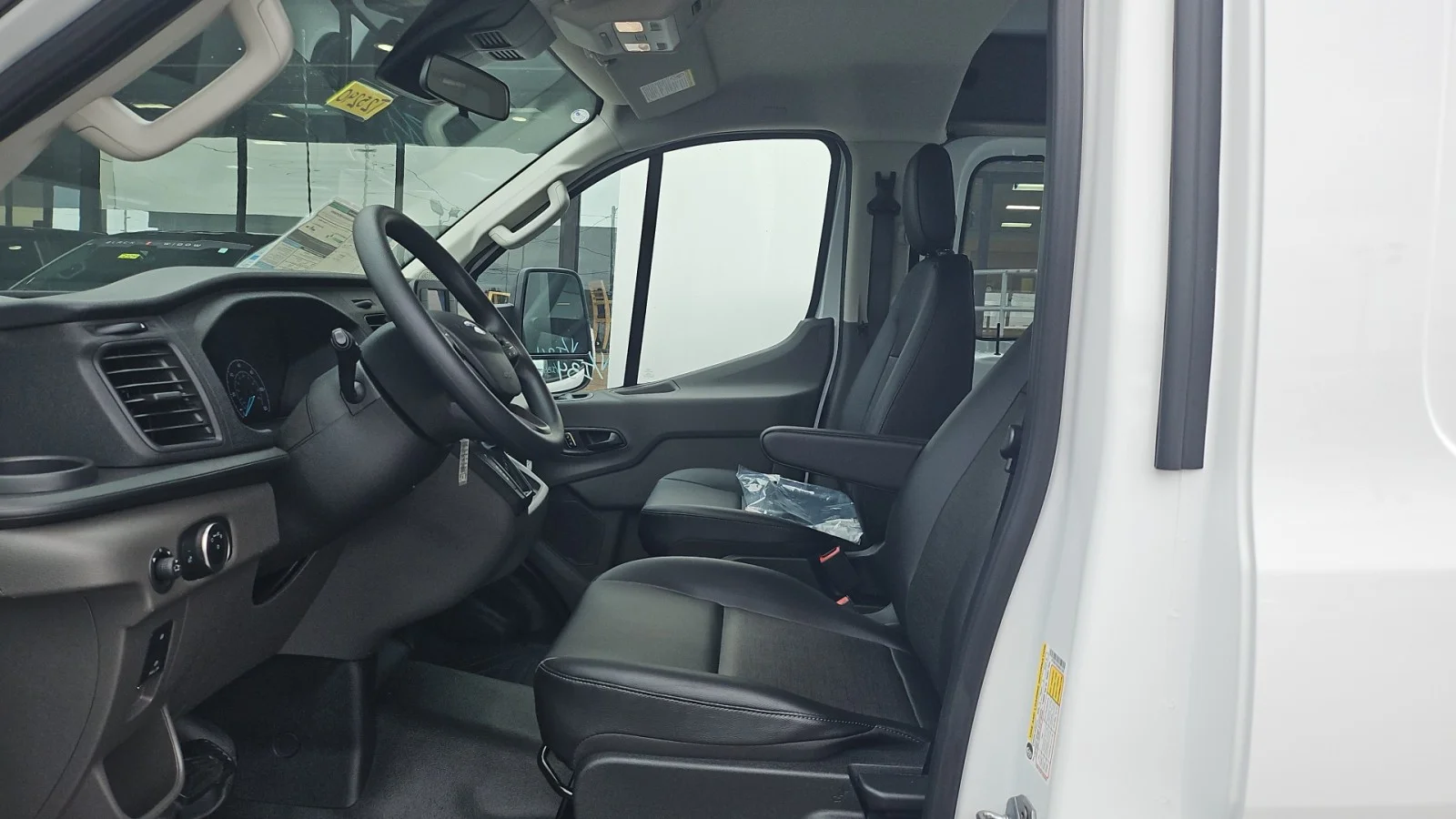 New 2025 Oxford White Ford LR CARGO AWD image 7