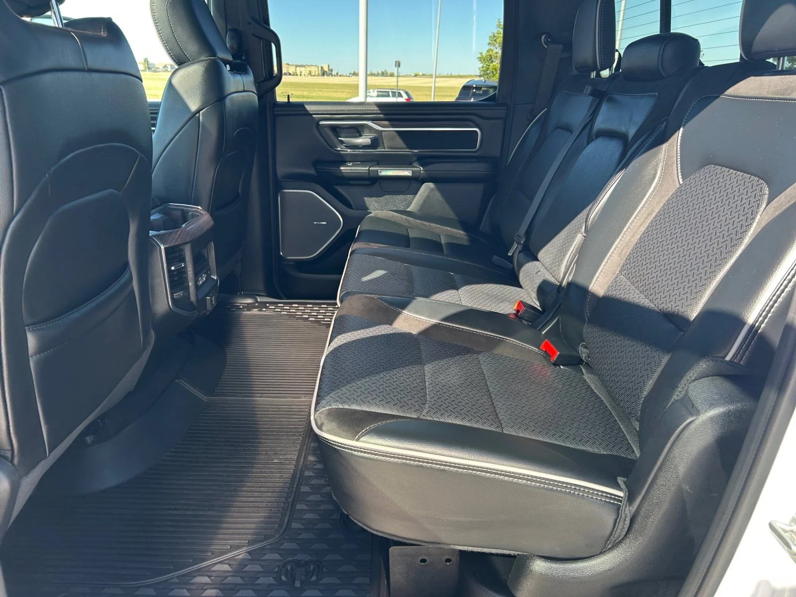 Used 2025 Ivory Tri-Coat Pearl Ram Laramie image 19