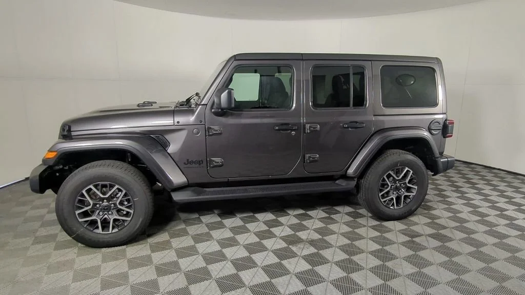 New 2026 Granite Crystal Metallic Clear-Coat Exterior Paint Jeep Sahara image 8