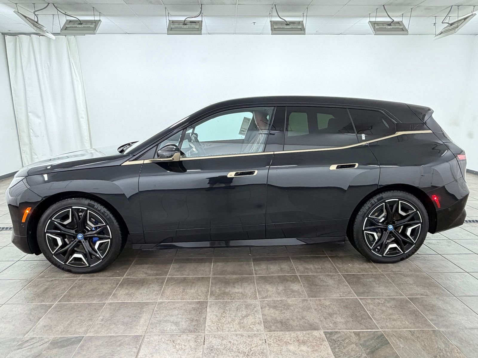 Used 2023 BMW iX Base with VIN WB523CF06PCM58400 for sale in Elmhurst, IL
