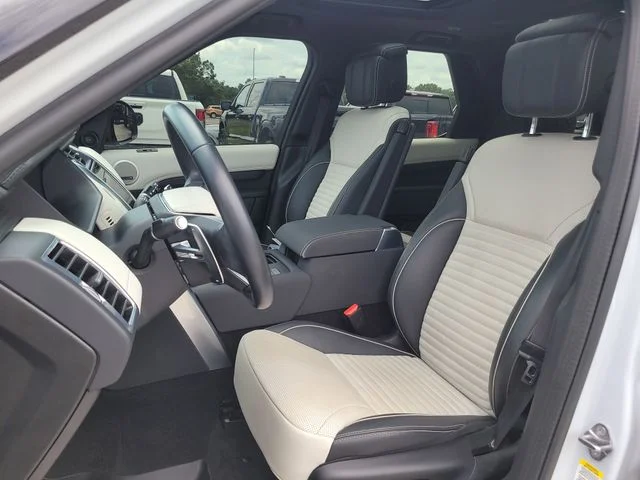 Used 2023 White Land Rover Metropolitan Edition image 22