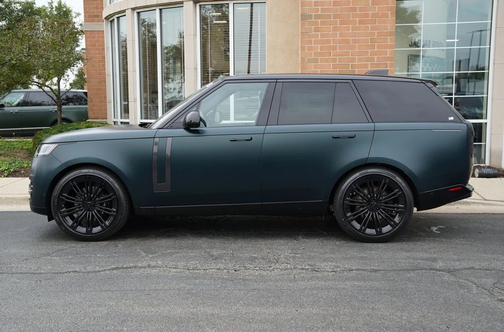 New 2026 British Racing Green Satin Land Rover SE image 2