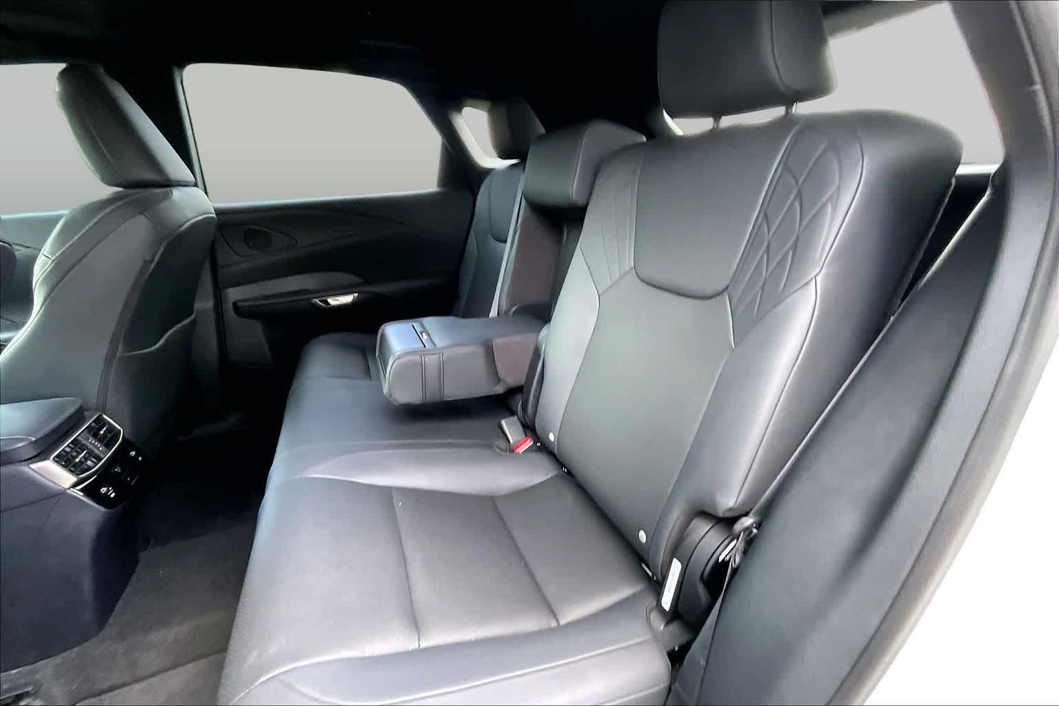 Used 2024 Eminent White Pearl Lexus Premium image 20