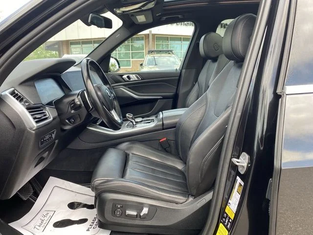 Used 2019 Black BMW xDrive40i image 12