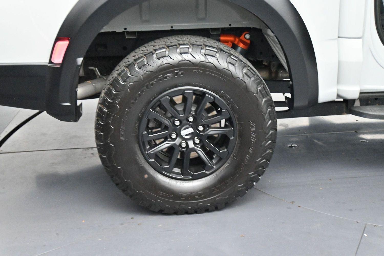 Used 2024 Avalanche Gray Ford Raptor image 39