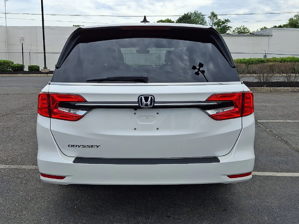 Used 2023 White Honda EX-L image 10